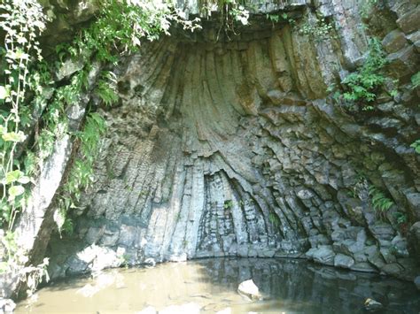 白虎洞|玄武岩がつくりあげた神秘的で壮大な美しさ！【兵庫。